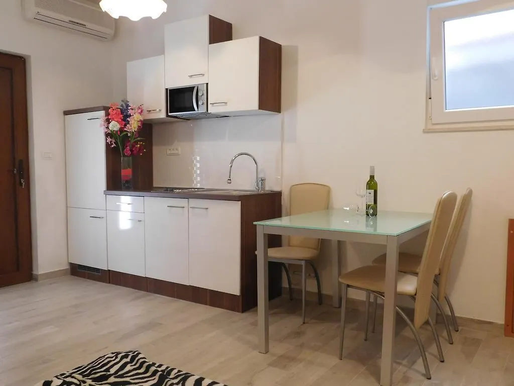 Apartments Asterix Pula Hırvatistan